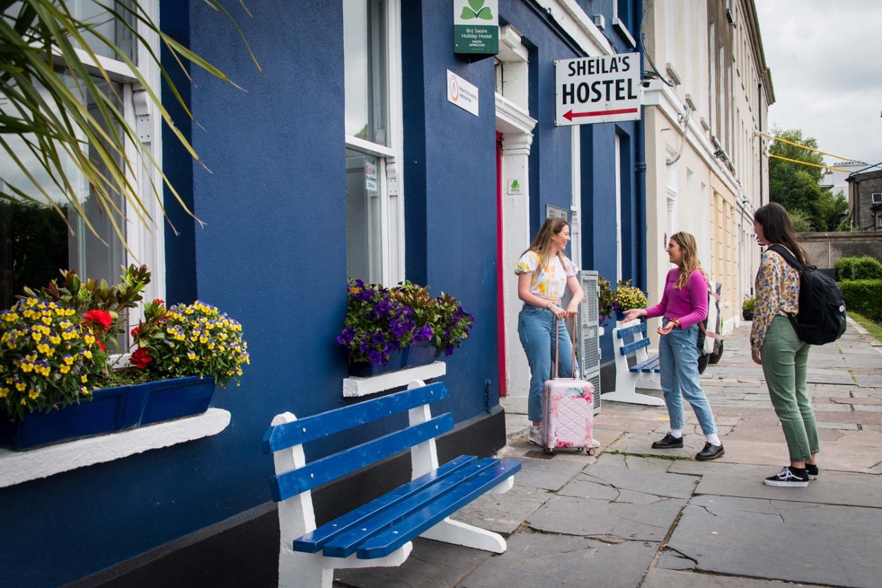 Cork City Centre Sheilas Hostel Group of Students Outside Sheilas Hostel